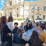 Nach dem Empfang eine leckere „granita“ auf der Piazza vor der Kathedrale Rosolinis